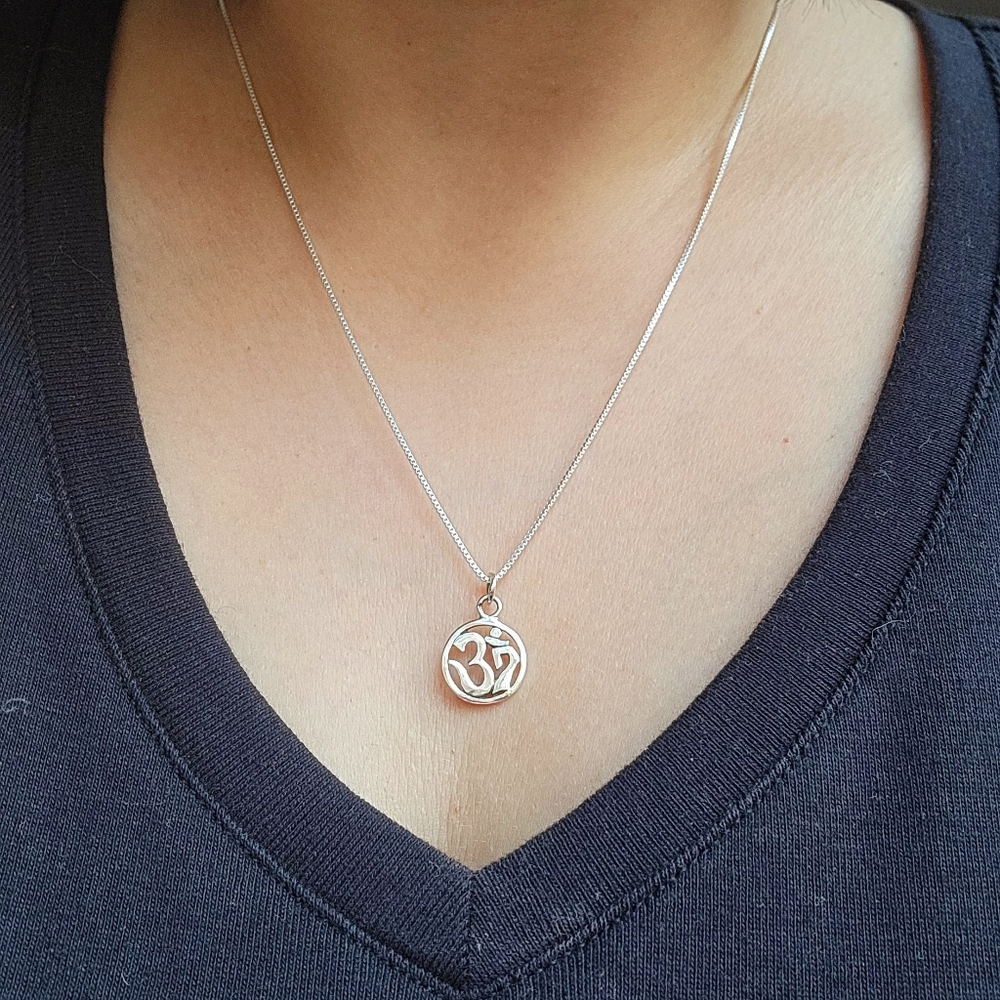 New Handmade 925 Sterling Silver Dainty Om Necklace